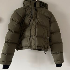 ARITZIA SUPERPUFF The Shorty (crop) Jacket